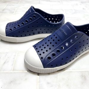 Native shoes, Jefferson, in NAVY (Regatta Blue), kids size C10